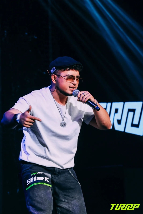 英雄联盟S15赛制-达拉斯独行侠训练开放日，今晨复出首秀引欢呼，CBA季后赛在即，临场指挥获称赞的简单介绍