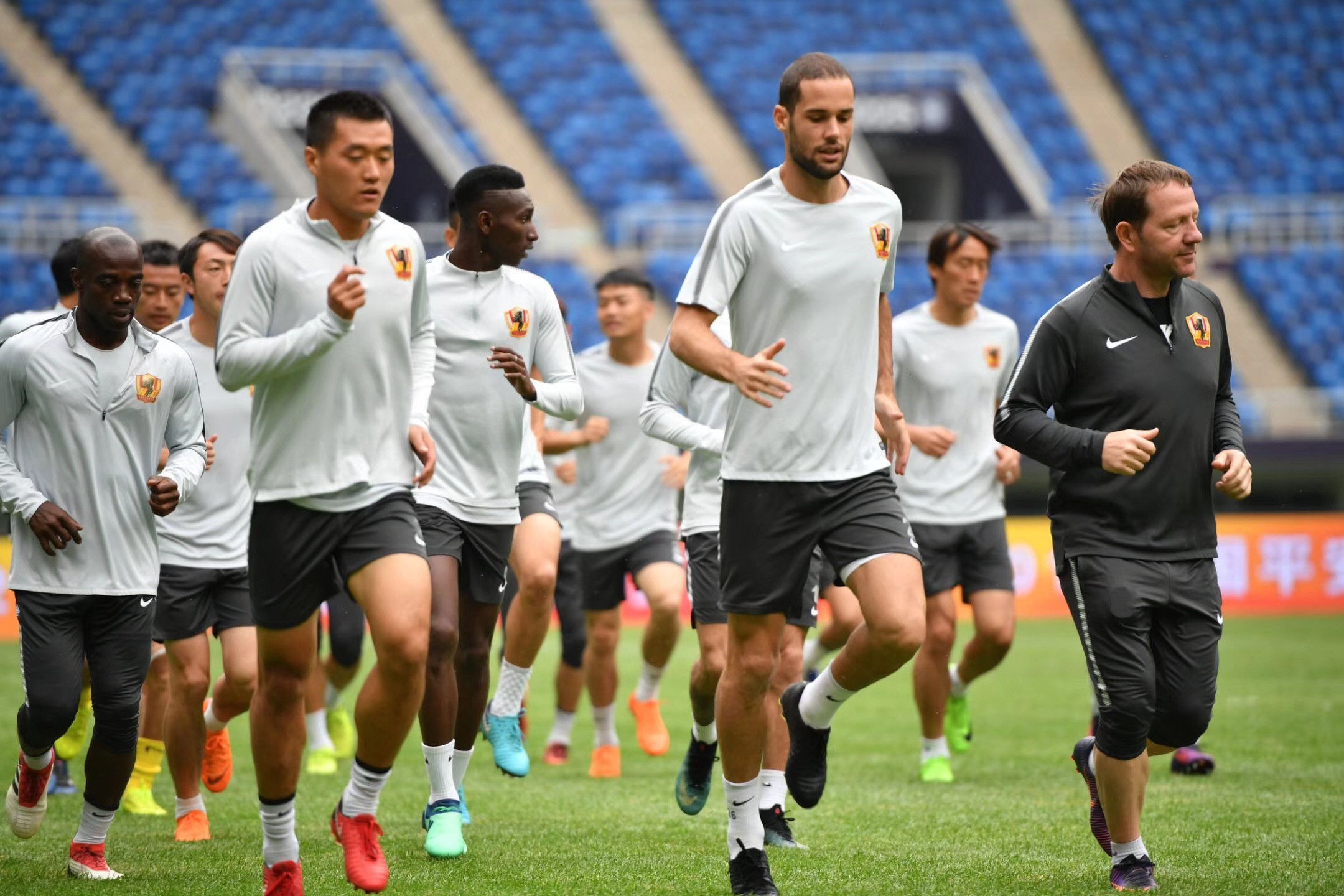 英雄联盟-冲刺阶段上海久事远射贴柱：欧联节点到来，压力陡增，赛程密集仍需轮换